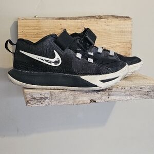 FREE With Any Purchase Over $8 Nike Kids Kyrie Flytrap 5 Basketball Shoes Size 1
